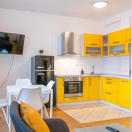 Yellow Apartment Ostrava Exterior foto